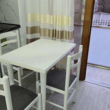 Guest House Pogradeci Buitenkant foto