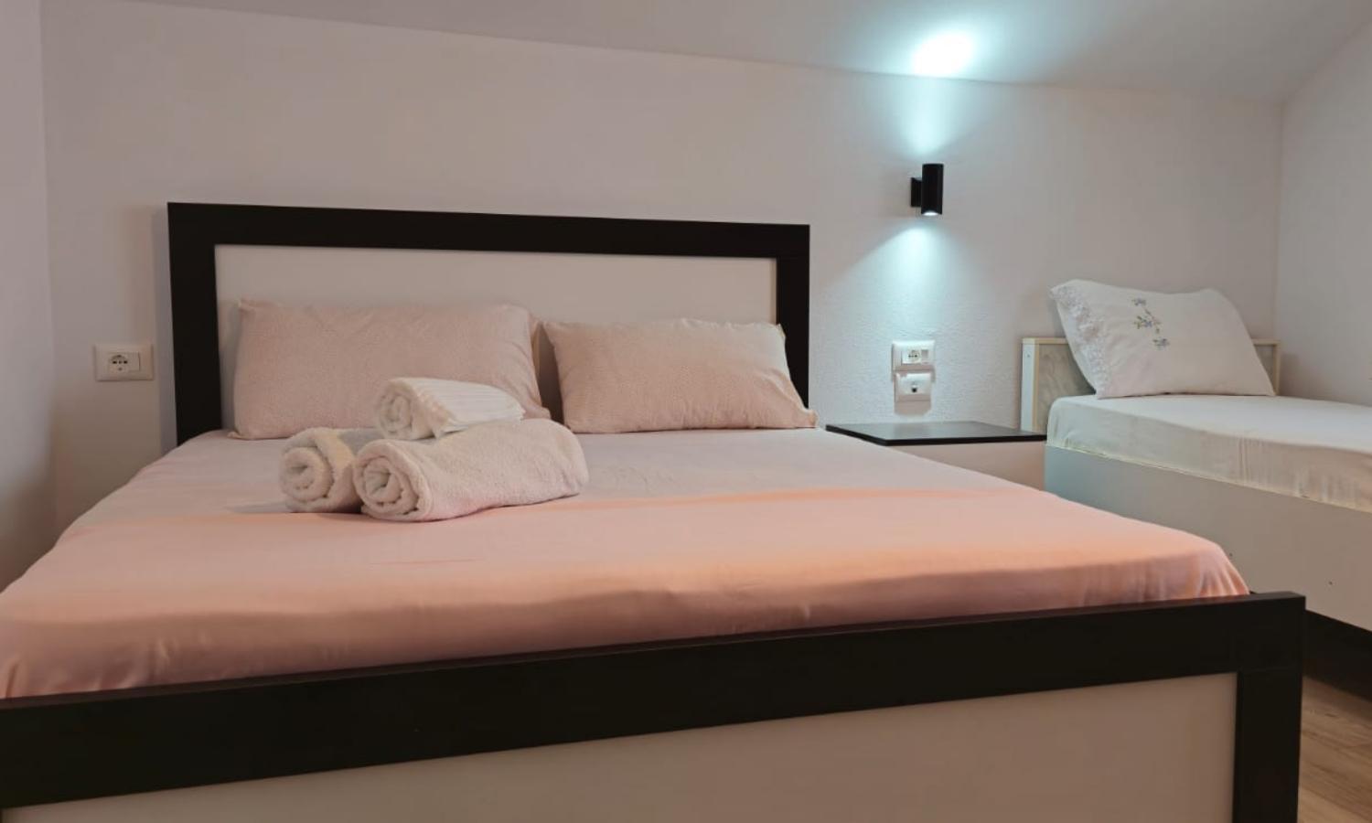 Guest House Pogradeci Buitenkant foto