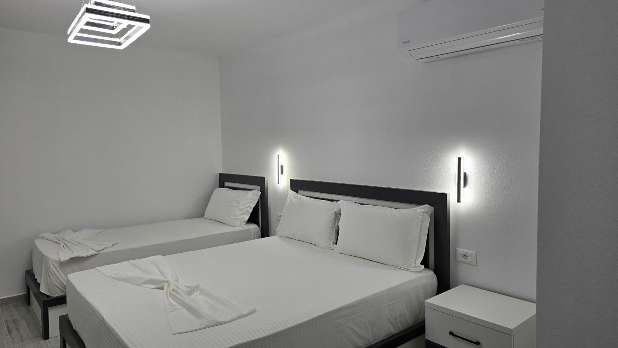 Guest House Pogradeci Buitenkant foto