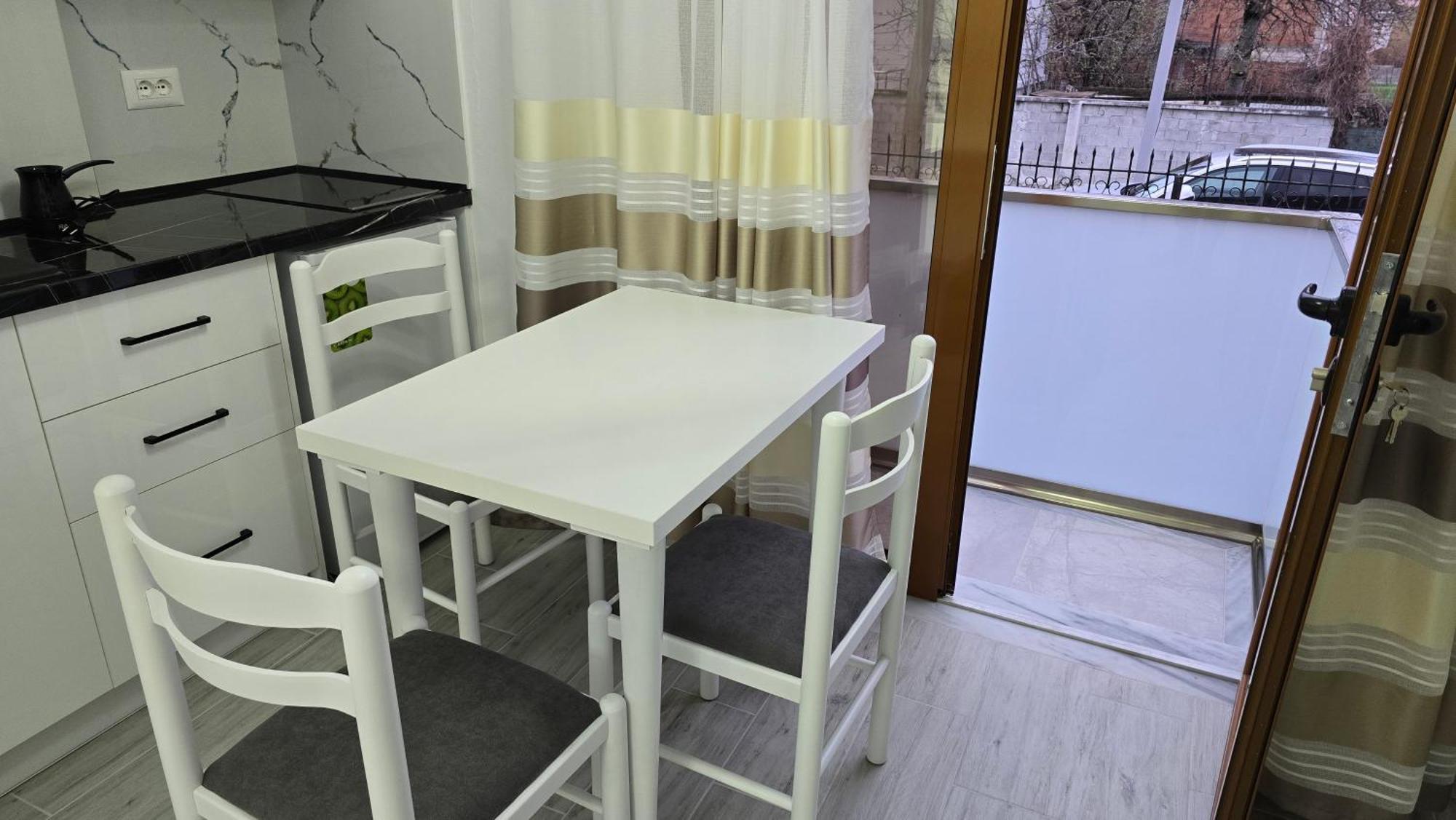Guest House Pogradeci Buitenkant foto