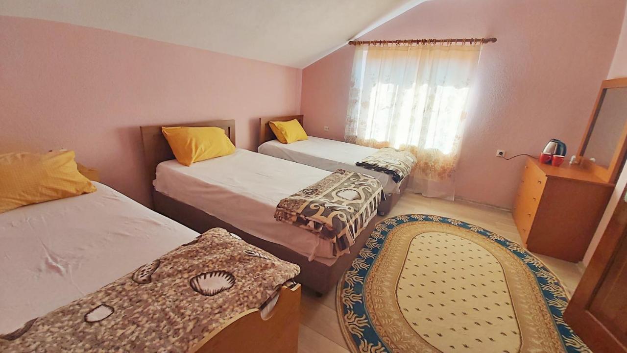 Guest House Pogradeci Buitenkant foto